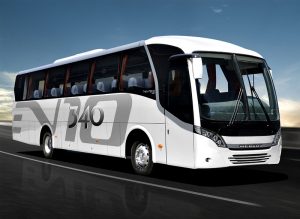 Neobus mostra o ônibus New Road com plataforma elevatória