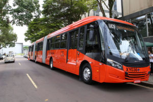 Scania apresenta ônibus biarticulado padronizado para Curitiba