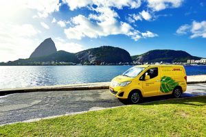 DHL utiliza carros elétricos para distribuição de produtos no Brasil