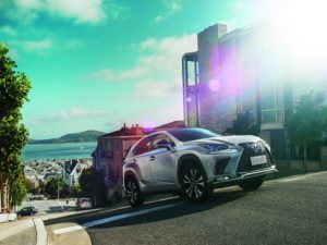 Lexus lança o híbrido  NX 300h
