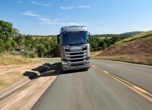 Scania vende 300 caminhões para empresa de agronegócio