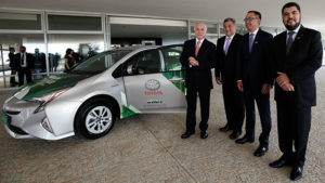 Toyota diz que irá produzir carro híbrido-flex no Brasil