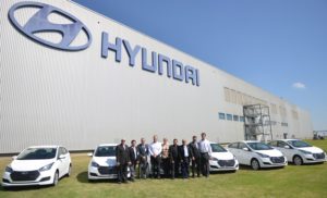 Hyundai doa veículos para campanha da Apae