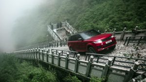 Land Rover lança versões híbridas do Range Rover