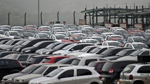 Venda de automóveis cresce em fevereiro