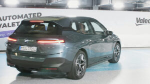 Valeo e BMW formam parceria para sistema de estacionamento autônomo