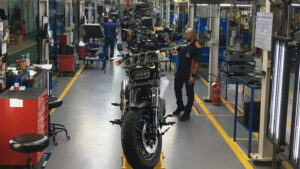 Cresce produção de motos em fevereiro